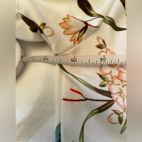 Lovely Size Small A-Line Floral Cold Shoulder Short sleeved dress. - Picture 8 of 10